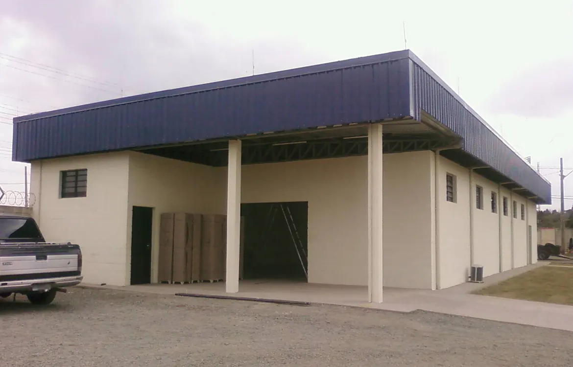 Galpão comercial construído para a Elektro