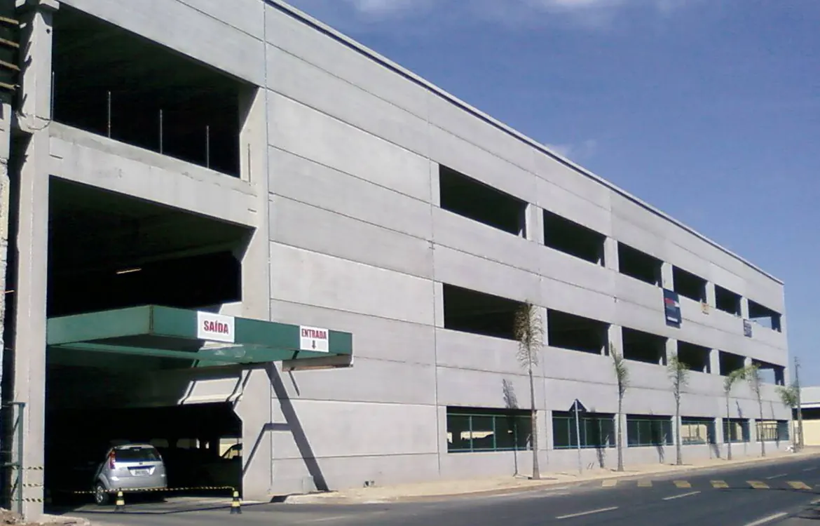 Edifício garagem de vários pavimentos